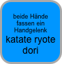 
beide Hände fassen ein Handgelenk
katate ryote dori